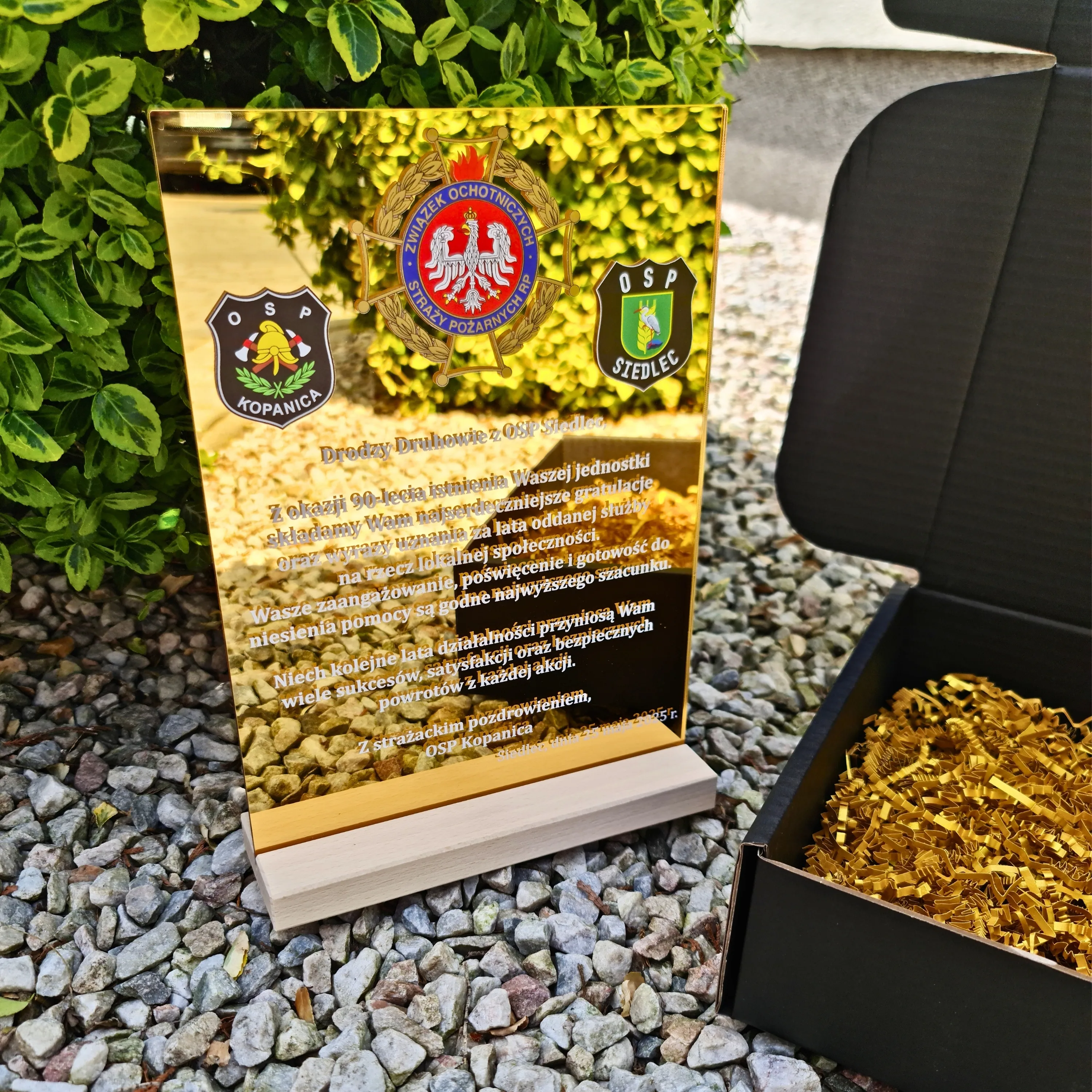 Ekskluzywne podziękowanie strażackie – złota statuetka z personalizacją